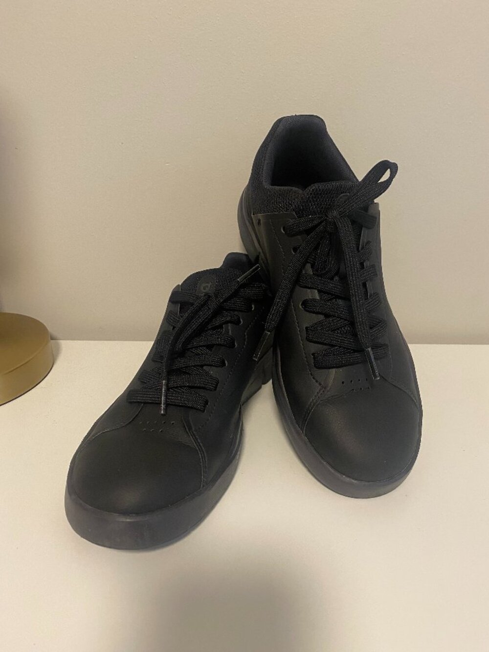 Preowned On Roger Advantage Black Sneakers Size 7.5 M (Mens) 8.5 M (womens)